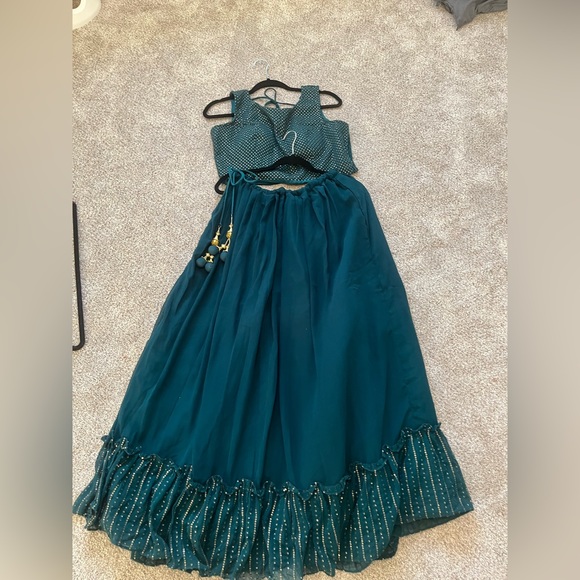 Like new 3 piece crop top bottom and cardigan lots of flare ! india traditional - Picture 2 of 5